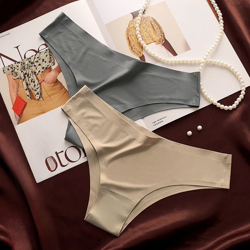 Kit 04 Peças de Calcinhas Femininas em Ice Silk (COMPRE 02 LEVE 03)