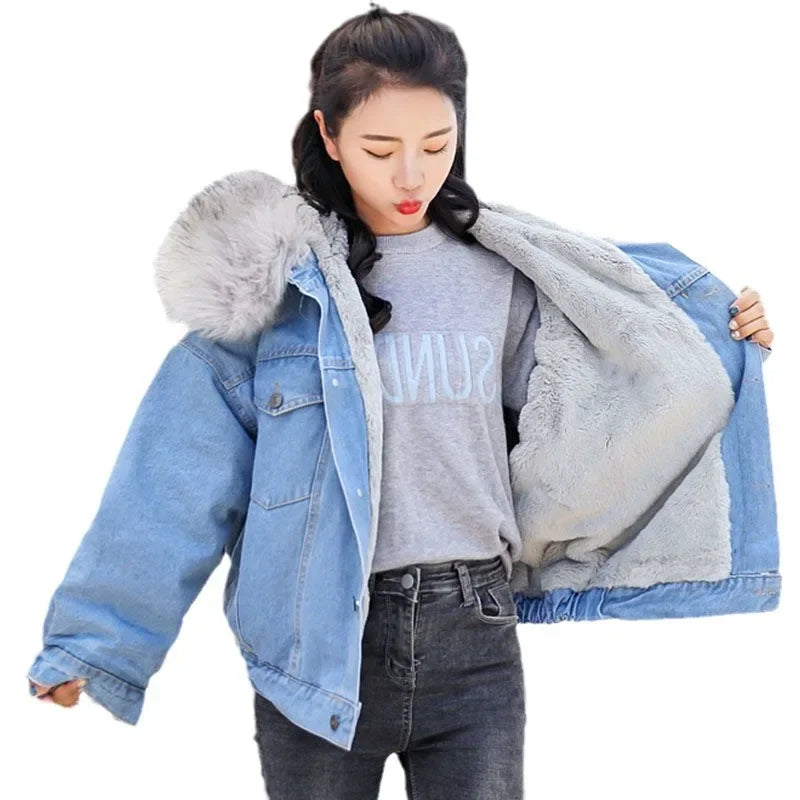 Jaqueta Feminina Jeans com Capuz