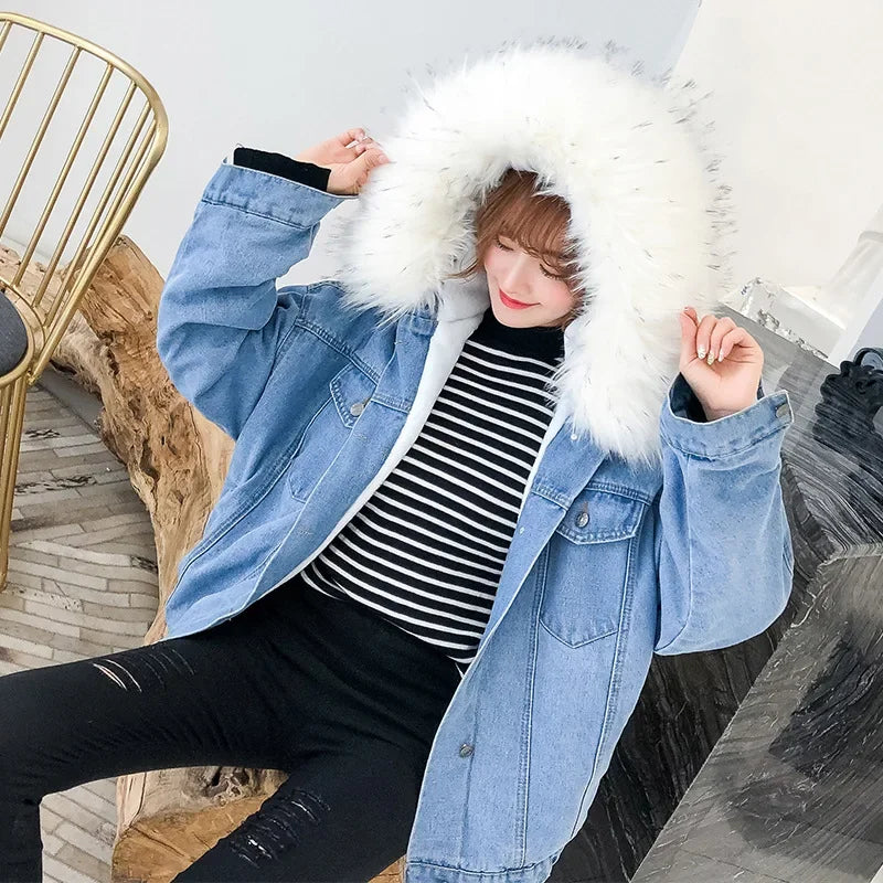 Jaqueta Feminina Jeans com Capuz